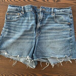 American Eagle Highest Rise 90’s Boyfriend Short Size 14